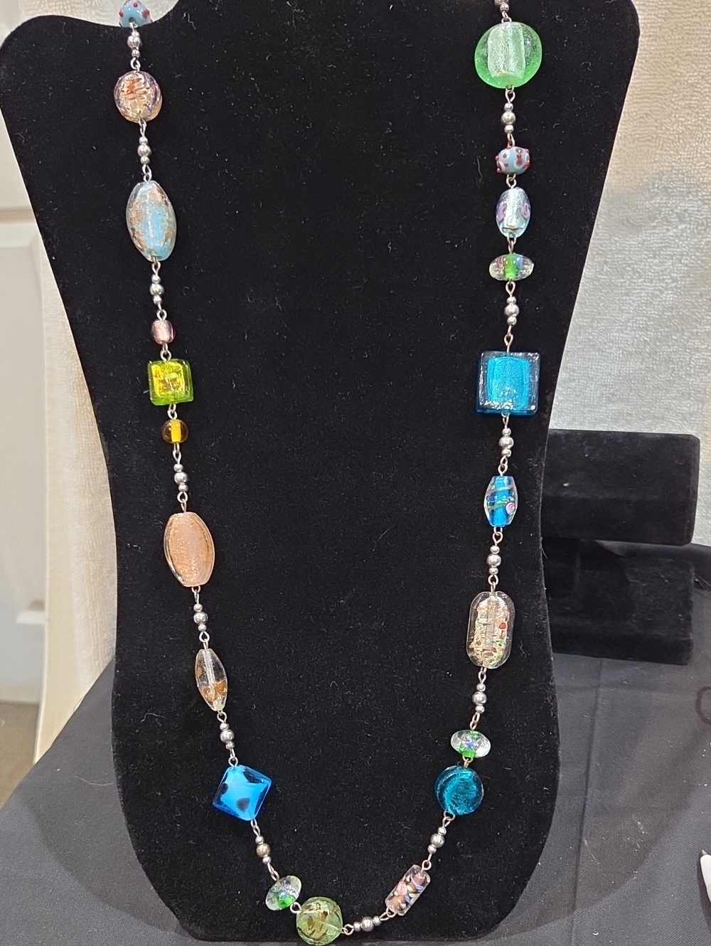 PREMIER DESIGNS GLASS BEAD NECKLACE